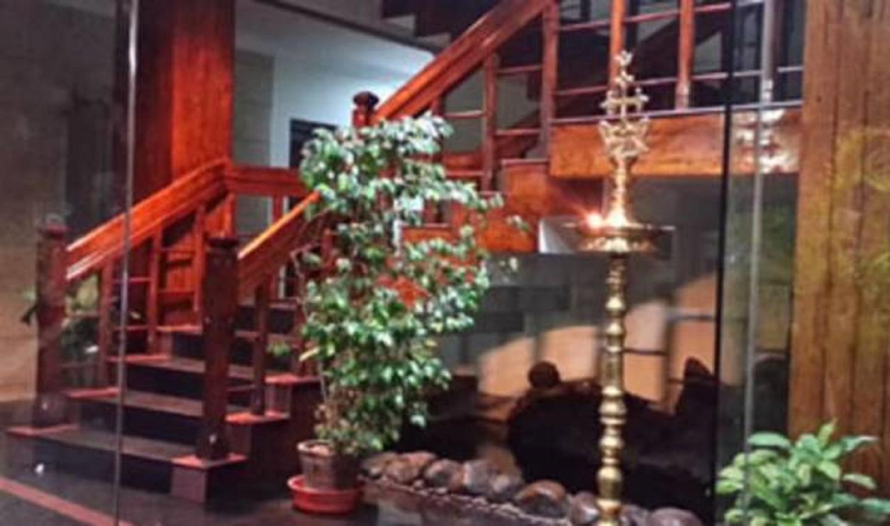 Hotel Boban Plaza Thiruvananthapuram ภายนอก รูปภาพ